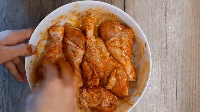 Как просто и вкусно запечь куриные голени.