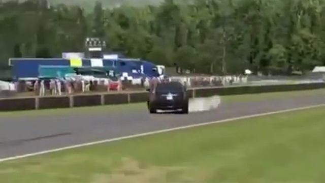 Cadillac на авто треке задним ходом смотреть онлайн