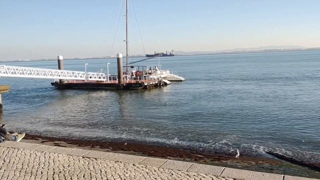 Um só Deus e seu trono.