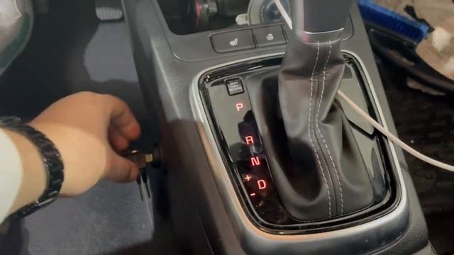 Механическая защита от угона, автомобиль Kia Rio. Установили замок блокиратор акпп Mul-T-Lock Fortu