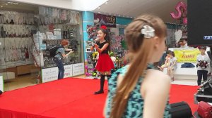 Николь Короли 8лет. Песня: "Я Иду мечту Искать"