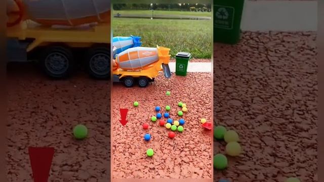 Playset for kids in the shape of the amazing Play-Doh Cement Truck