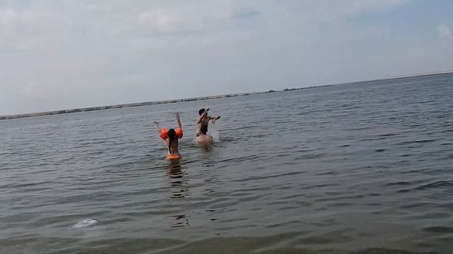 КАК У НАС ОТДЫХАЮТ НА ПРИРОДЕ СО СВОИМ .... ХОЛОДИЛЬНИКОМ И БАНЕЙ!!! смотреть онлайн