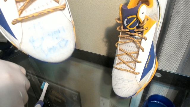 How to Erase BALLPOINT PEN on SNEAKERS/SHOES INSTANTLY! смотреть онлайн