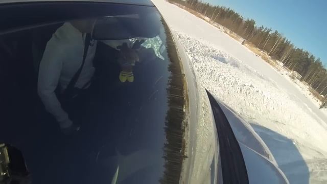 Skoda Yeti on ice track - Шкода Йети на ледовой трассе смотреть онлайн