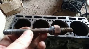 Как выкрутить шпильки ГБЦ из блока УМЗ-417