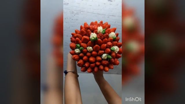 Создание клубничного букета от мастерской "Букет на вкус и цвет"