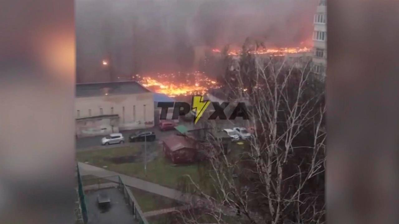 В жилом районе под Киевом произошло крушение украинского вертолета