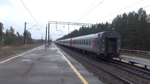 Электровоз ЭП1М-801 с пассажирским поездом