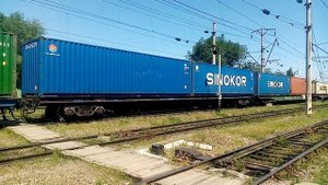 Грузовой Тепловоз ТЭЗЗА-0050 с грузовыми вагонами контенирами Станция Алматы-1жд вокзал Хроника-КТЖ