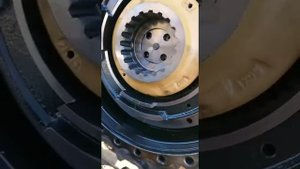 Разборка и сборка бортовой (замена доукона) на экскаваторе Komatsu PC 750  часть 2