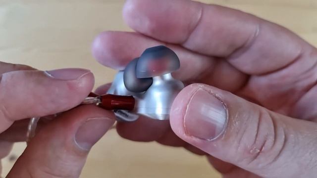 Humka Hamlet M: динамические наушники с планарным характером смотреть онлайн