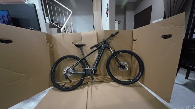 (4K) New bike day - Unboxing Trek Powerfly 4 2022 смотреть онлайн
