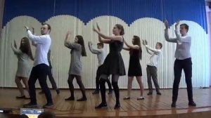 Танец на вечере встречи.