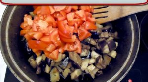 Баклажаны тушеные с помидорами