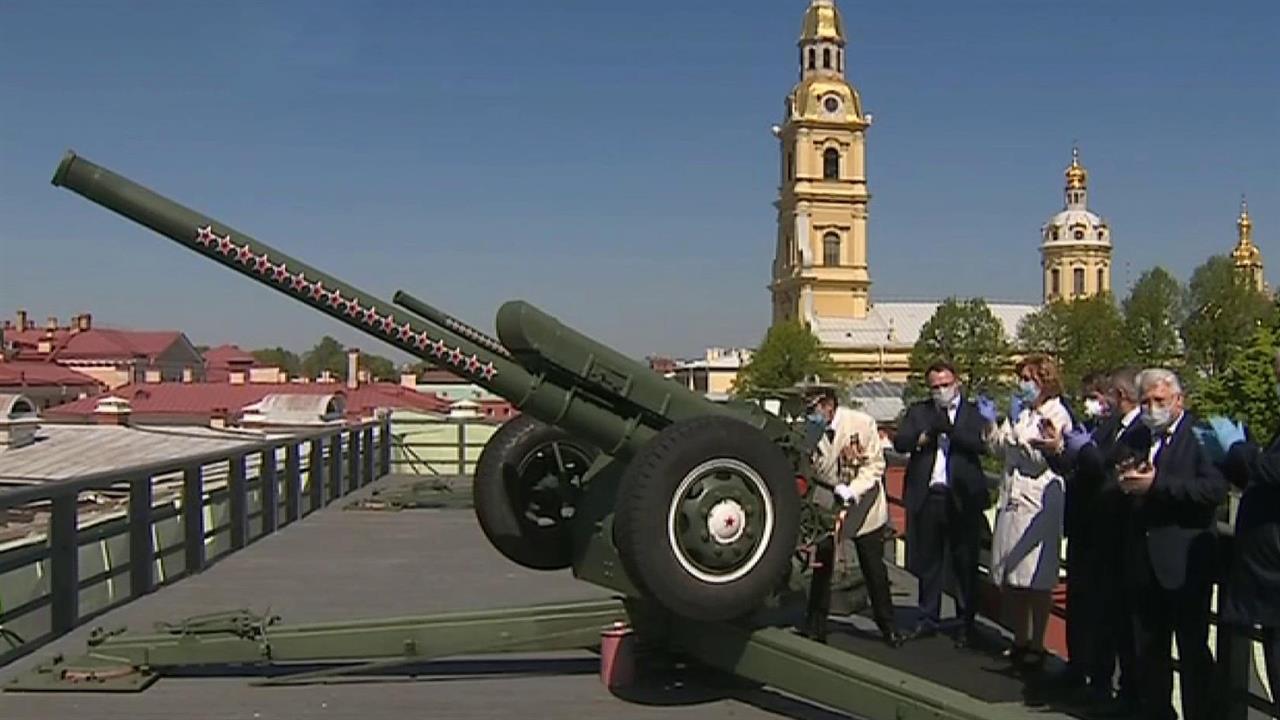 Северная столица впервые в истории отмечает день города в онлайн-формате