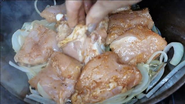 Курица в томатном соке. Советую обязательно попробовать. Курочка очень вкусная и нежная получается. смотреть онлайн