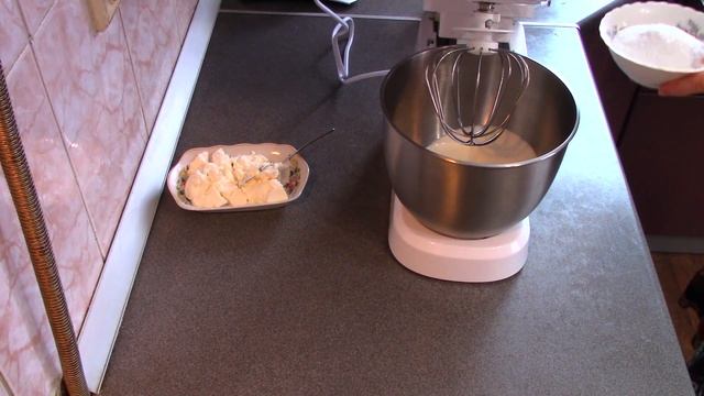 МЕРЕНГОВЫЙ РУЛЕТ со свежими ягодами, самый вкусный и самый нежный из всех десертов!