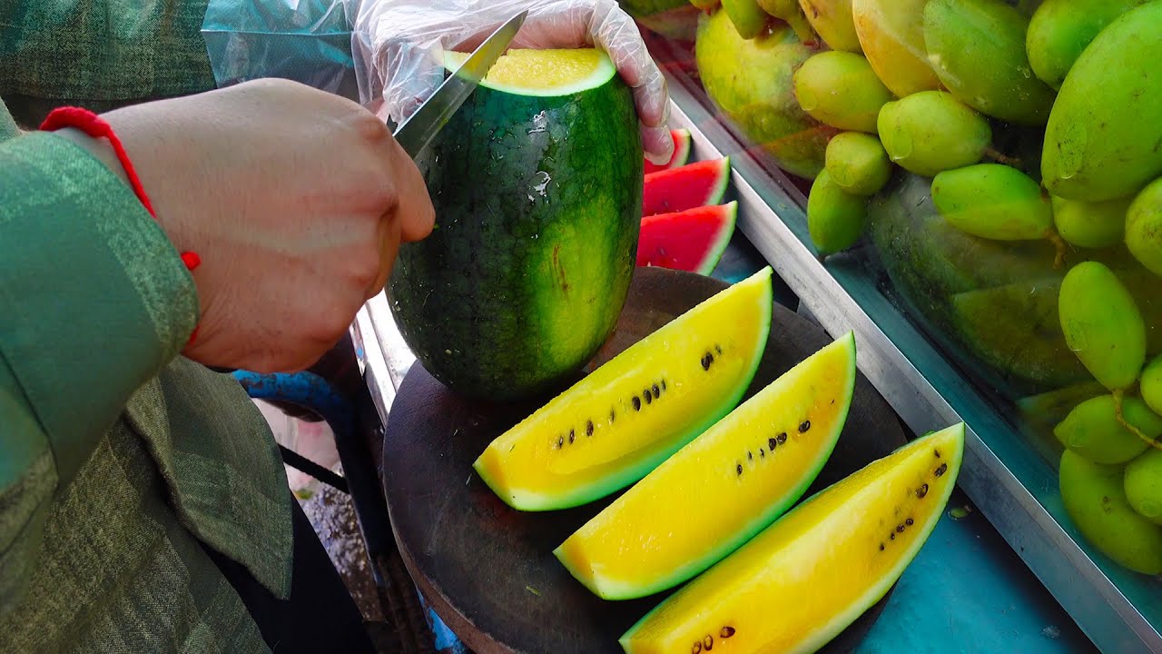 Желтый арбуз, манго, зеленый банан и многое другое! Камбоджийская уличная еда.