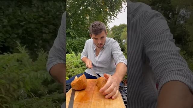 Fancied a #garlic #naan #calzome for tea ? #indianfood #curry #pizza #tandoorichicken #comfortfood смотреть онлайн