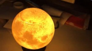 Светильник в виде луны, напечатанный на 3D принтере
