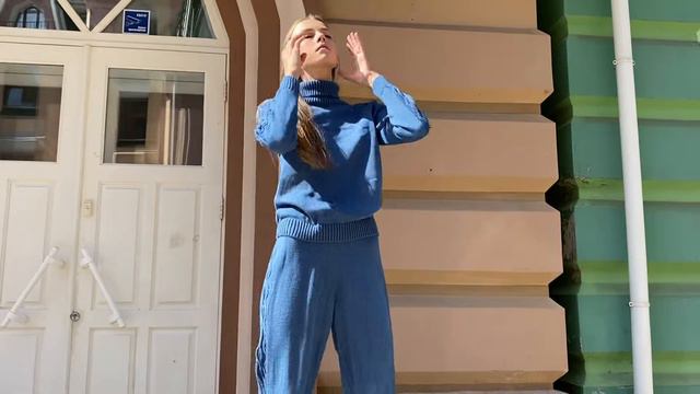Костюм вязаный женский с боковым узором
