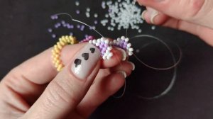 Мини фигурка с сердцем из бисера в технике крестик