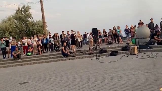 Бердянск,набережная, огненное шоу с факелами ,ребята молодцы ,очень красиво смотреть онлайн