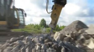 Гидромолот Delta F-35S наносит мощный удар