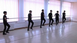 Экзерсис народного танца: у станка (мальчики.средняя группа)