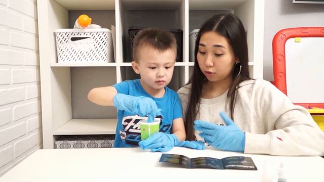 ДЕЛАЕМ СЛИЗЬ ЛИЗУН ЖЕЛЕ СЛАЙМ НА КАРАНТИНЕ! ЖВАЧКА ДЛЯ РУК! ШОК! РУКИ ПРИЛИПЛИ! смотреть онлайн