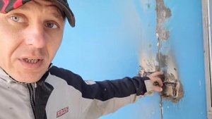 Как вирезать дверь в гаражных воротах ОДНОМУ. How to cut a door in a garage door ONE IN 2 HANDS