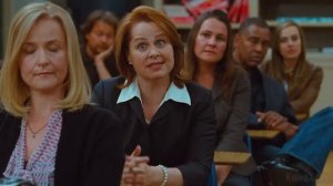 Девушка работает учительницей чтобы заработать на новую грудь - Краткий переска