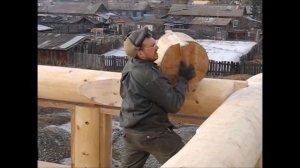 Монтаж верхней обвязки веранды. Каркас из бревна