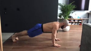 Отжимания от пола с разворотом (озвучено)