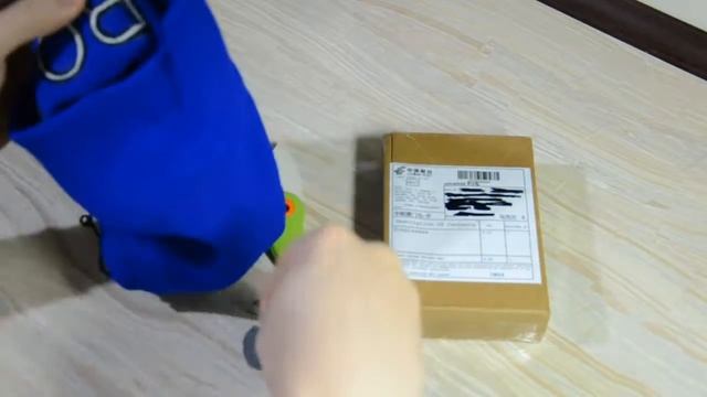 Теплая шапка и солнцезащитные очки из Алиэкспресс смотреть онлайн