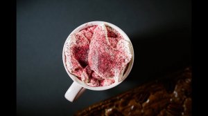 Какао со сливочной шапочкой и розовой пудрой