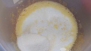 Кекс на молоке с манкой и яблоком в мультиварке