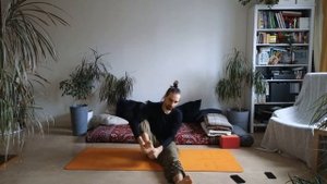 Воскресная практика хатха-йоги, 1.5 часа, с акцентом на тазобедренные суставы