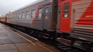ТЭП70У-024 с поездом 109 Новый Уренгой - Москва отправляется со станции Новый Уренгой