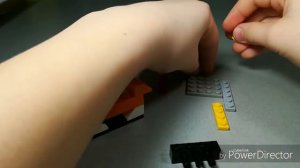 Собираем из Лего игрушку.