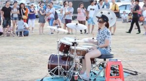 OНА ПОКОРИЛА СЕРДЦА  Девушка Виртуозно Играет На Барабанах