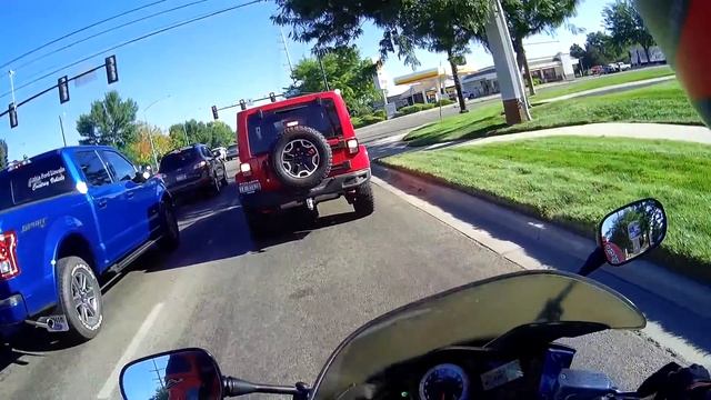 Vtec Kicked in Yo! Short Review of 2007 Honda VFR 800 смотреть онлайн