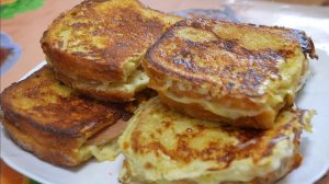 Гренки с яйцом и молоком на сковороде / Что приготовить на завтрак.