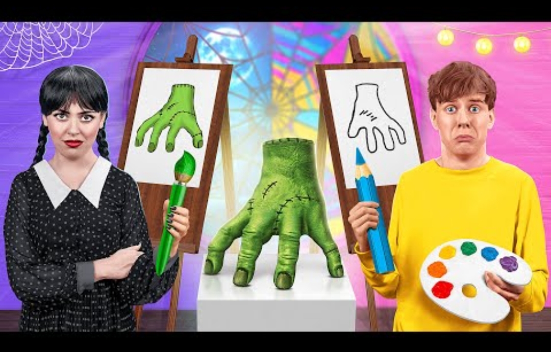 Кто лучше нарисует предмет, получит его Челлендж с Уэнсдей Аддамс Multi DO Challenge