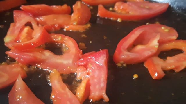 Жарким летним утром с холодным кофе☕️! ОМЛЕТ С СЫРОМ и помидорами # Завтрак без глютена смотреть онлайн