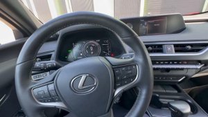Lexus UX 250h. Гибридный компакт кроссовер. Псков.