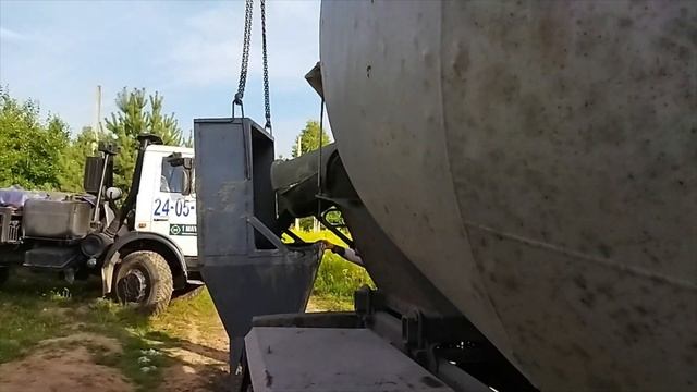 Будни строителей. Работа бетономешалки. смотреть онлайн