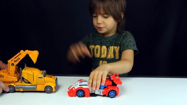 Автоботы Оптимус Прайм и Бамблби поменялись телами! Лука Босс и его Игрушки ТРАНСФОРМЕРЫ смотреть онлайн