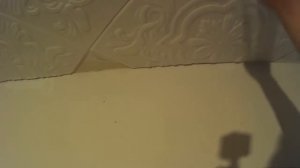 Как клеить плитку на потолок чтобы не держать?